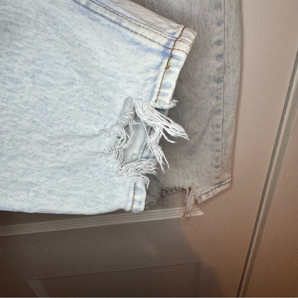 Abercrombie & Fitch The Mom High Rise Light Wash Denim Jean Size 6 - Picture 9 of 16